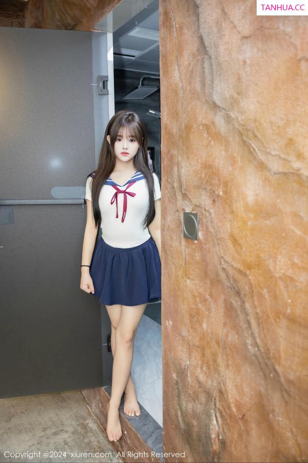   [XiuRen]高清写真图 2024.11.28 No.9514 叶初雪 制服美臀第57张图片